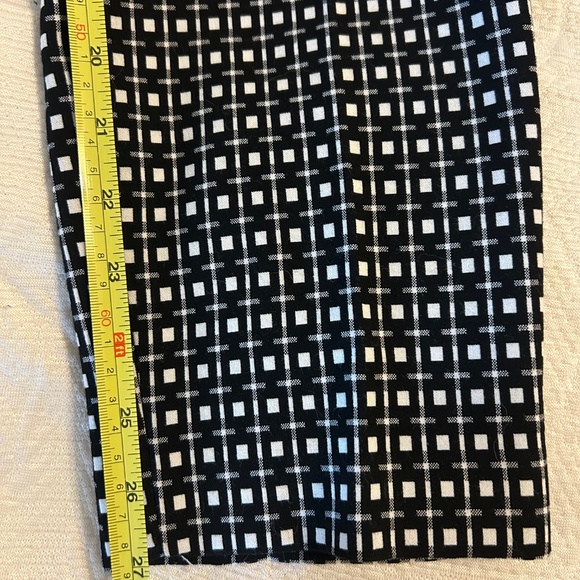 Women’s‎ Express Brand Black & White Geometric Pattern Pants | Size 6R - Picture 8 of 8